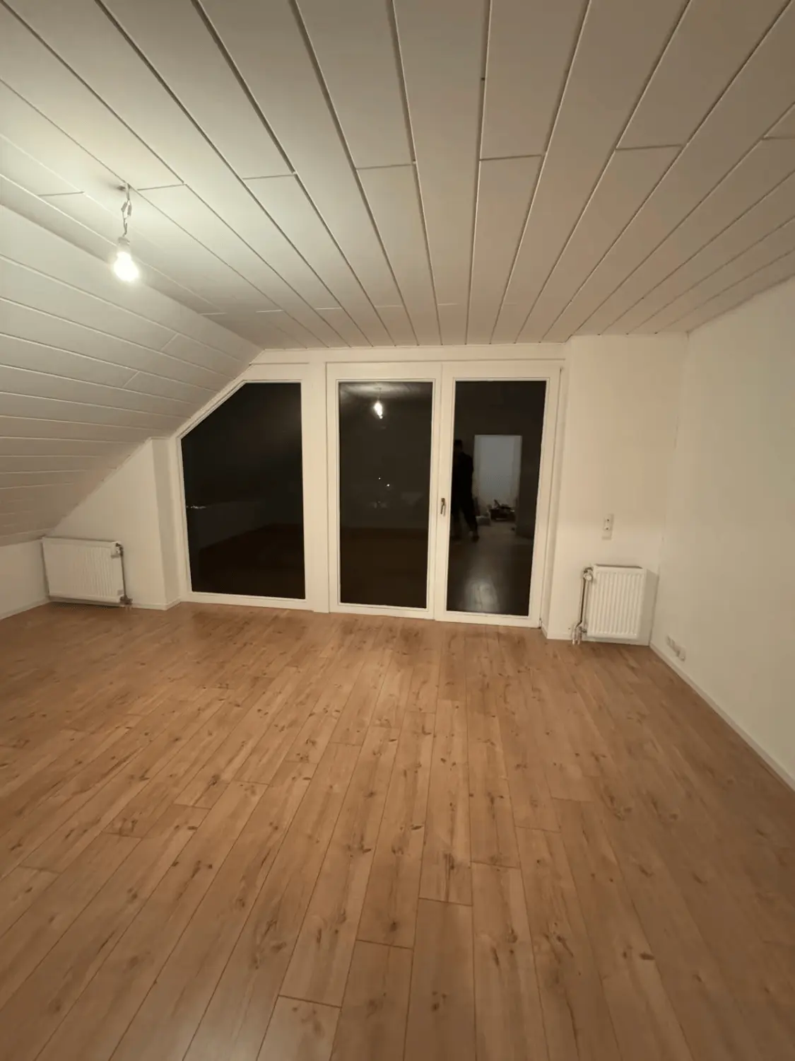 Runkel & Helbich Immobilien - Traumhafte Dachgeschosswohnung mit Panoramablick ins Wiedtal