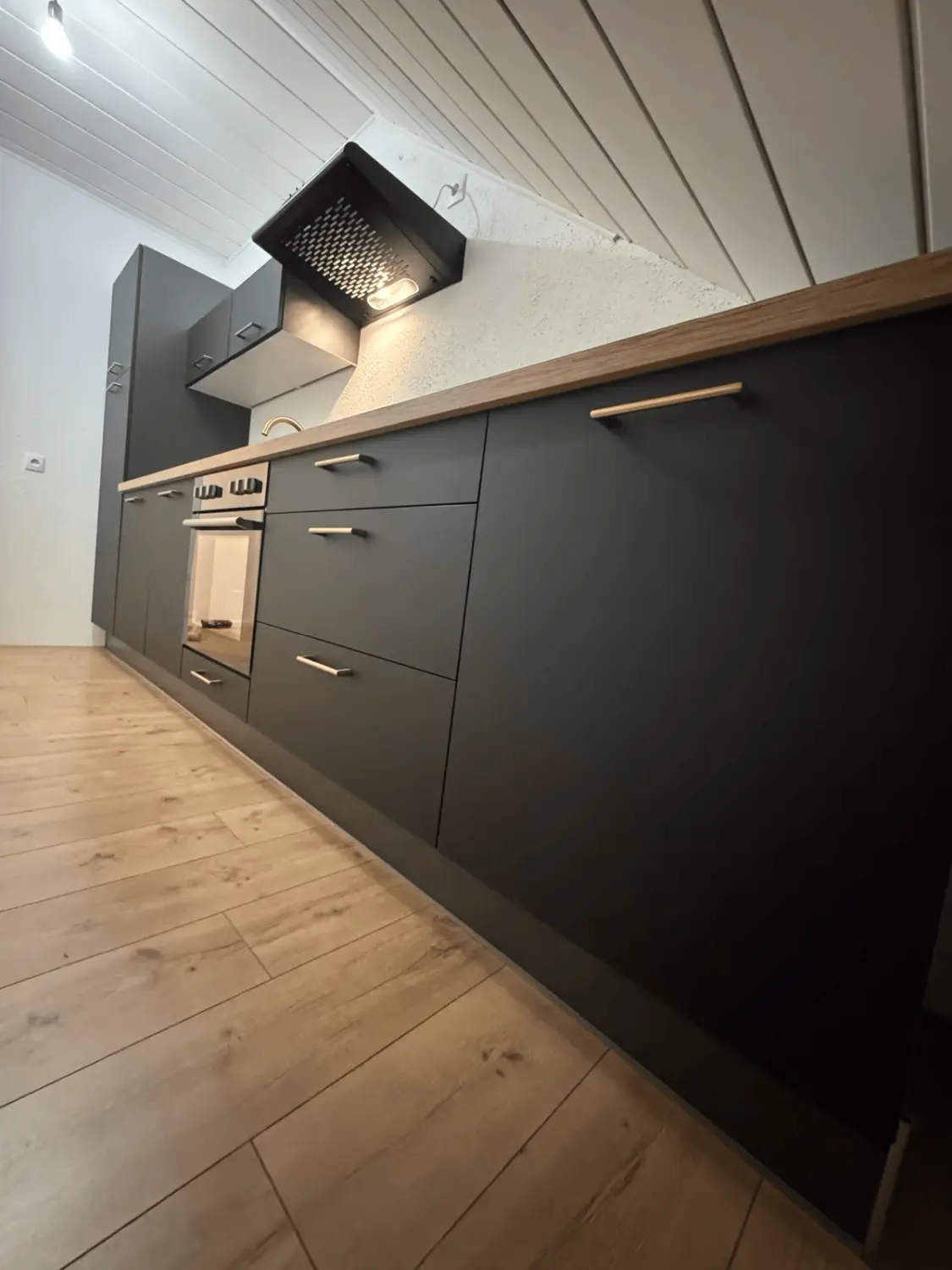 Runkel & Helbich Immobilien - Traumhafte Dachgeschosswohnung mit Panoramablick ins Wiedtal