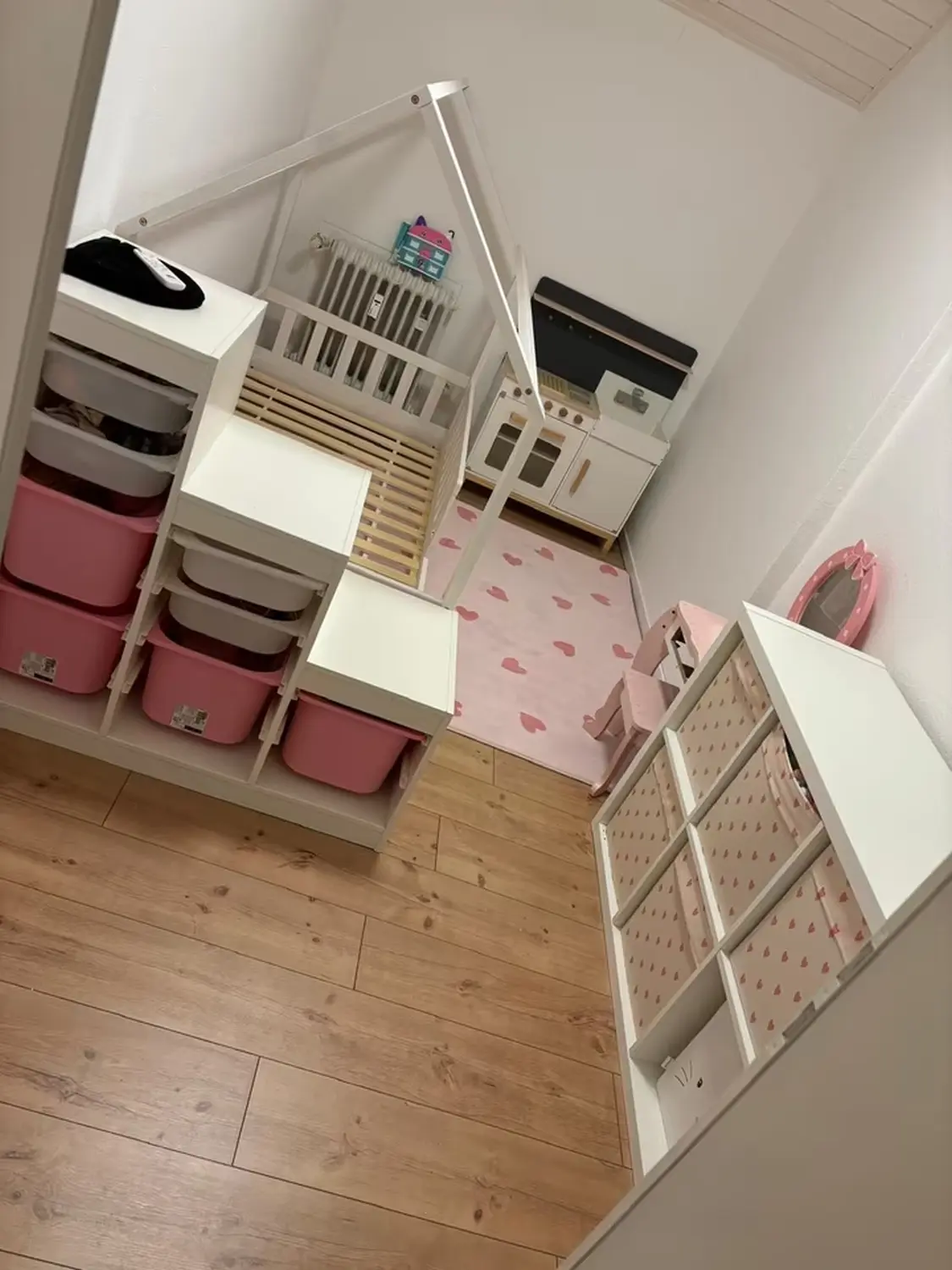Runkel & Helbich Immobilien - Frisch renovierte 1-Zimmer Wohnung in ruhiger Wohngegend