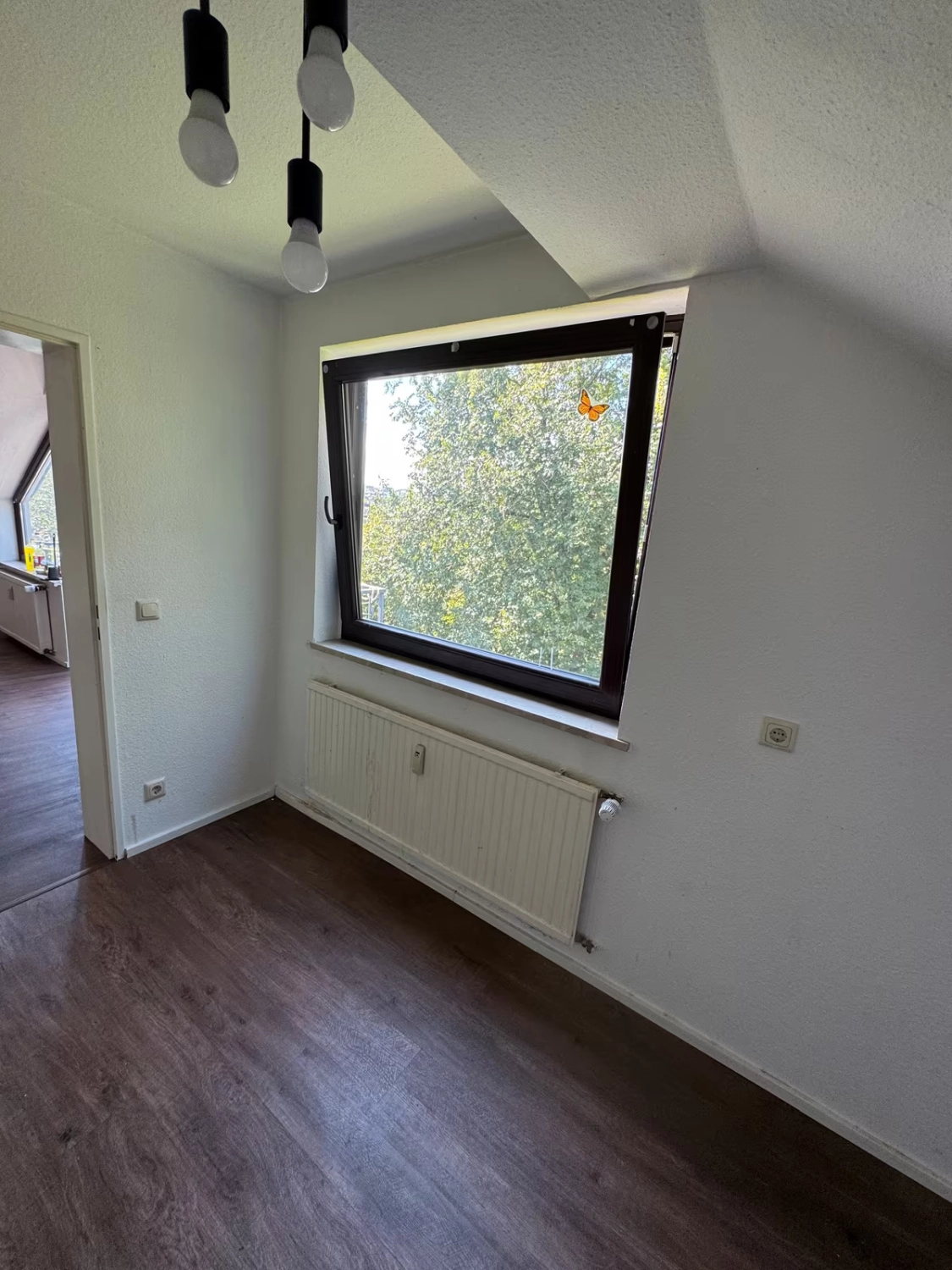 Runkel & Helbich Immobilien - Traumhafte Dachgeschosswohnung mit Panoramablick ins Wiedtal 